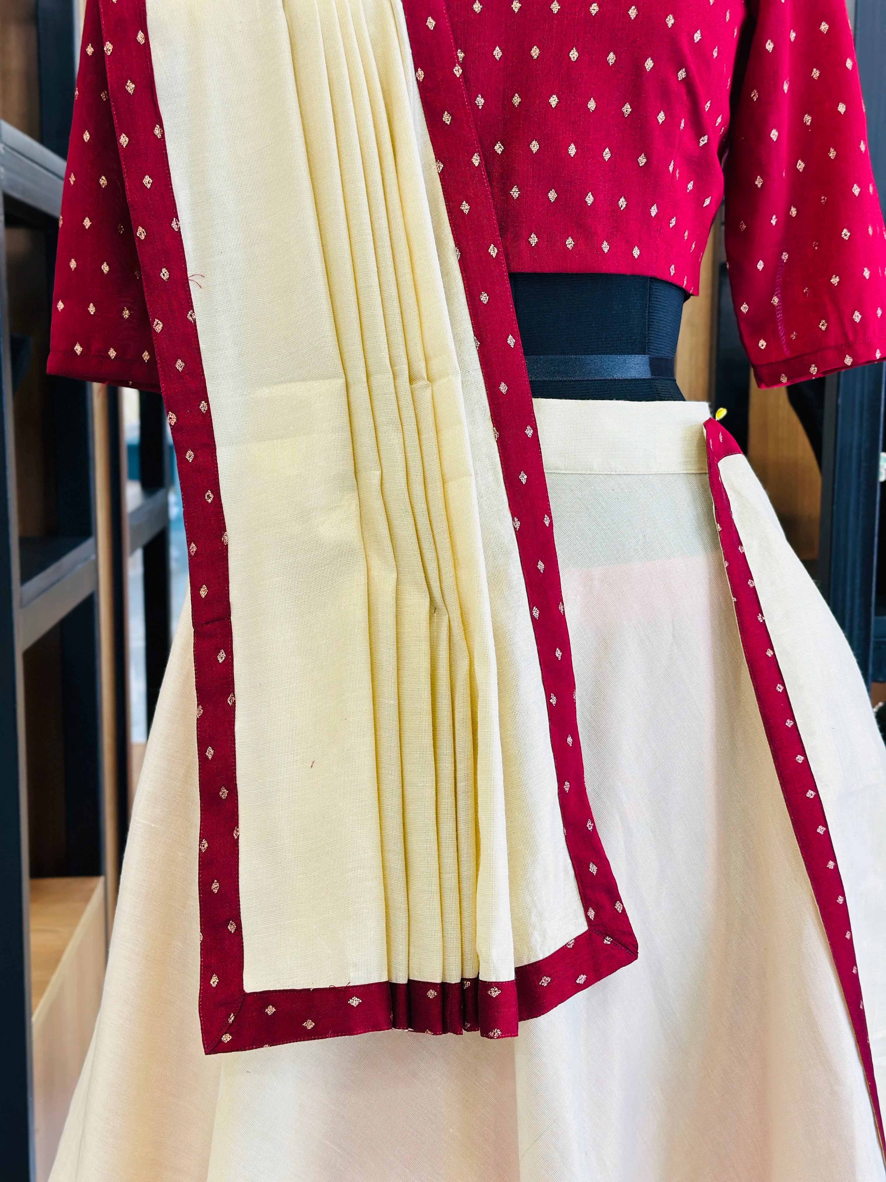 Traditional Dhavani Set (Maroon)
