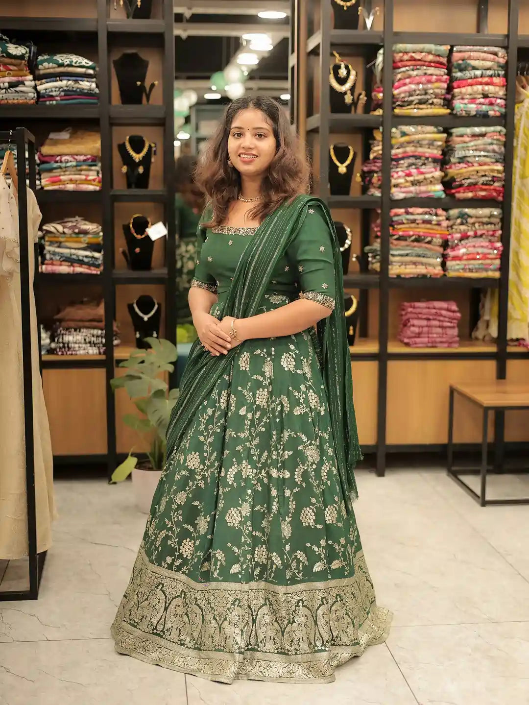 dhavani-set-traditional-green-for-women-with-cotton-lining-and-zip-closure