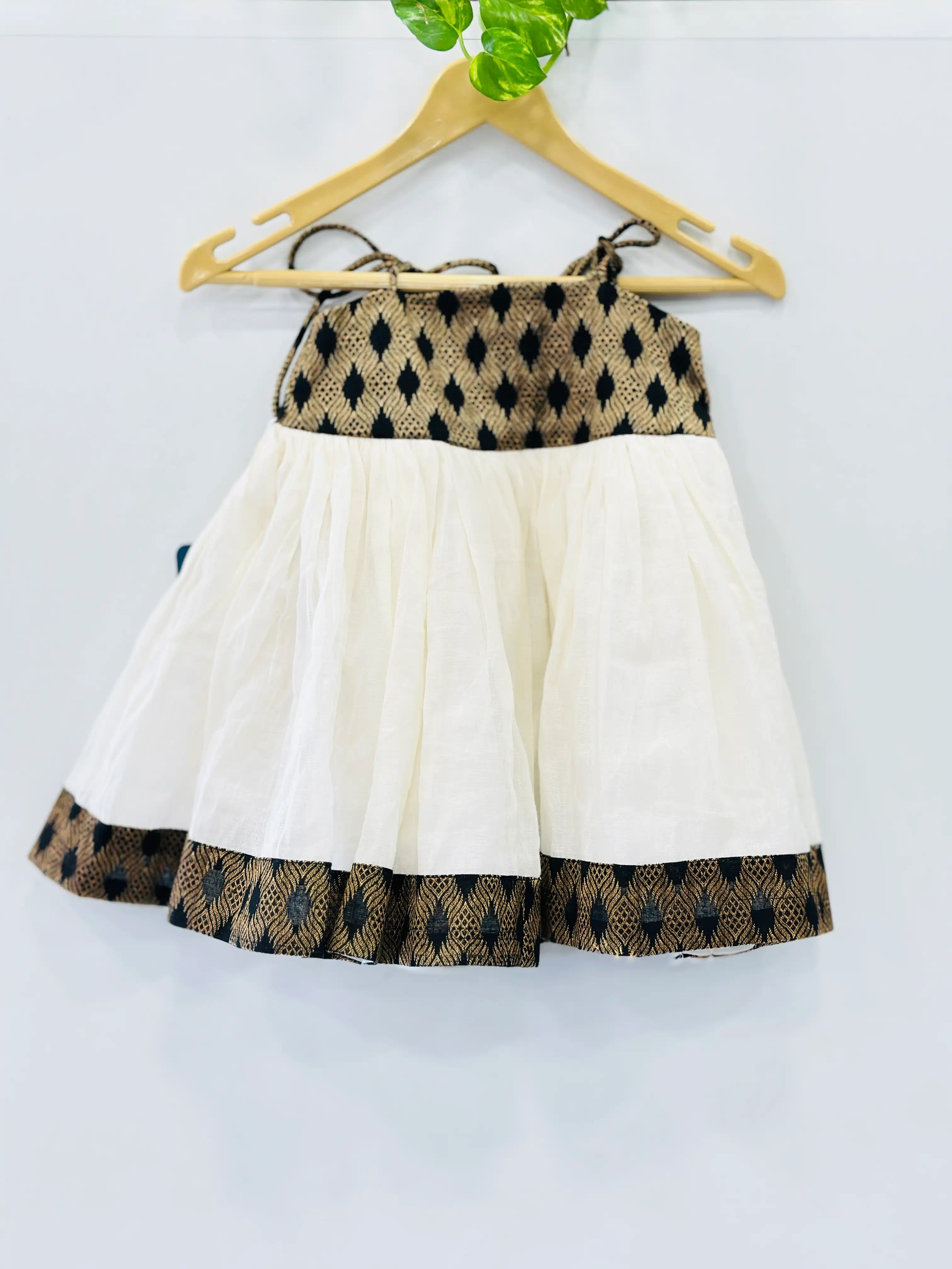 girls-traditional-kerala-kasavu-frock-with-knotted-neck-and-umbrella-cut