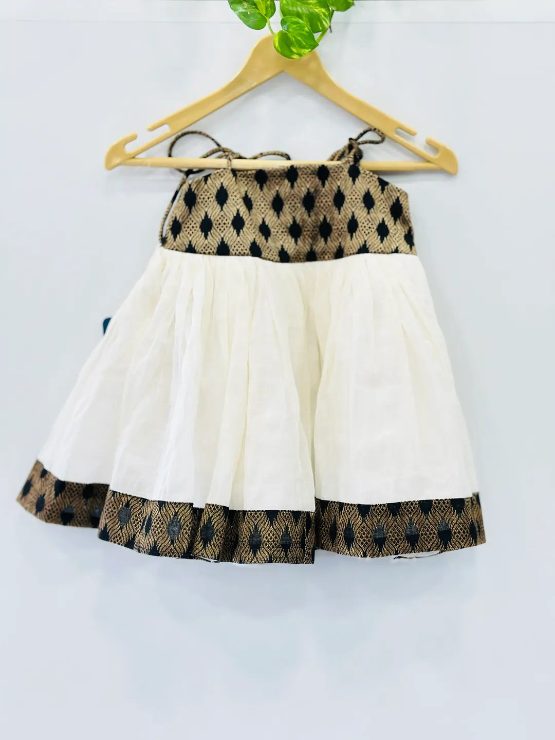 kasavu-frock-for-baby-girl-knotted-neck-elegant-traditional-wear