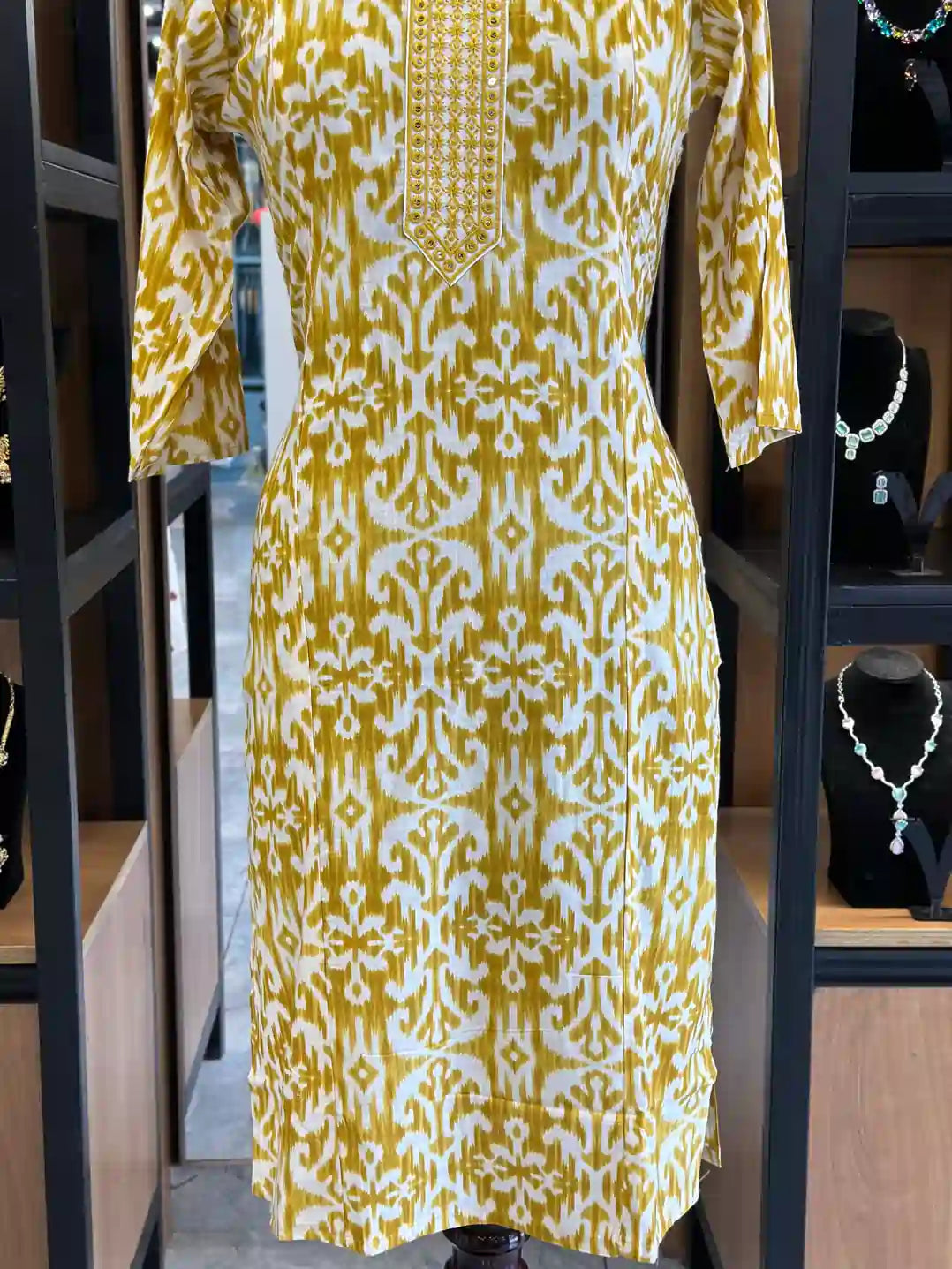 maternity-straight-cut-kurti-with-concealed-side-zippers