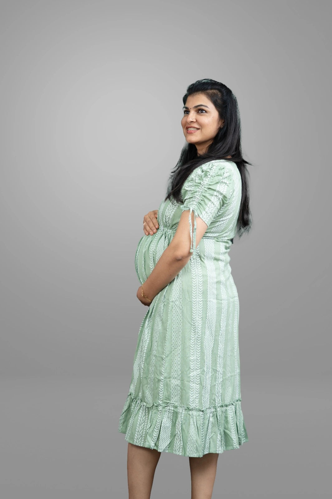 printed-midi-pregnancy-dress-for-ladies-in-pastel-green-with-cotton-comfort
