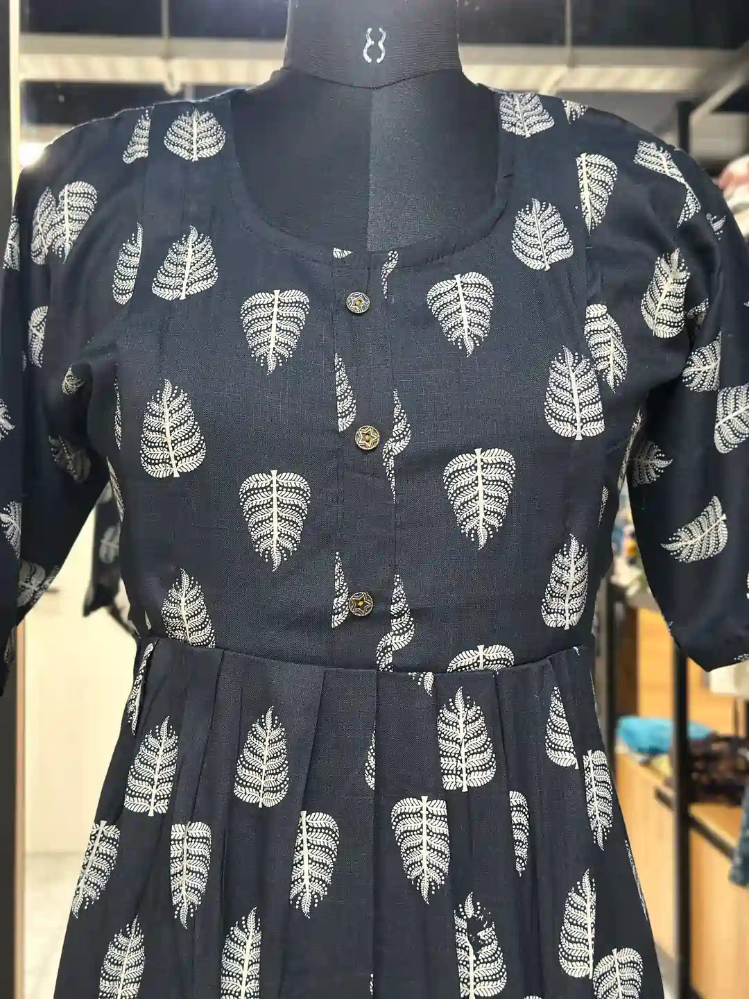 round-neck-maternity-kurti-leaf-print-feeding-wear